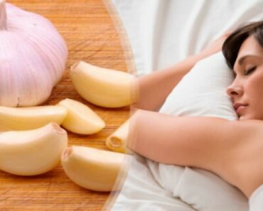 the-benefits-of-sleeping-with-a-garlic-clove-under-the-pillow